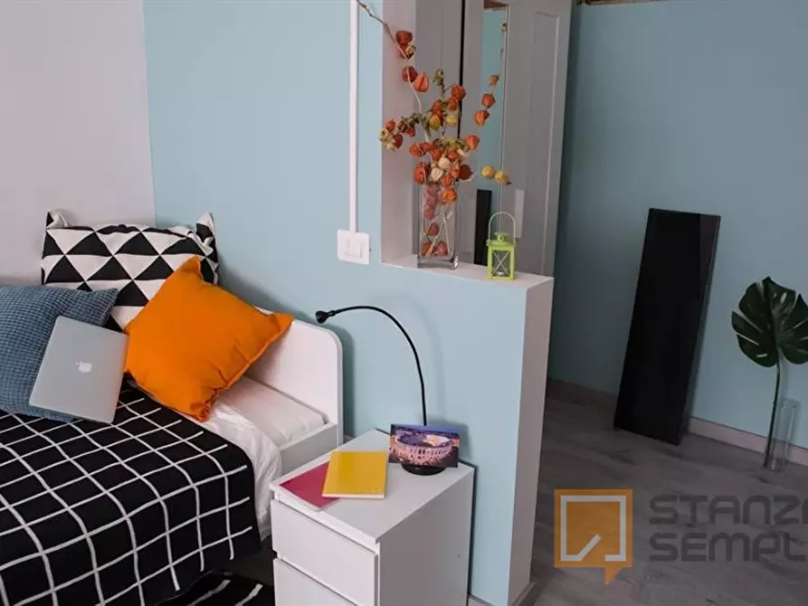 Immagine 2 di Stanza singola in affitto  in Piazza Isolo 13/A a Verona