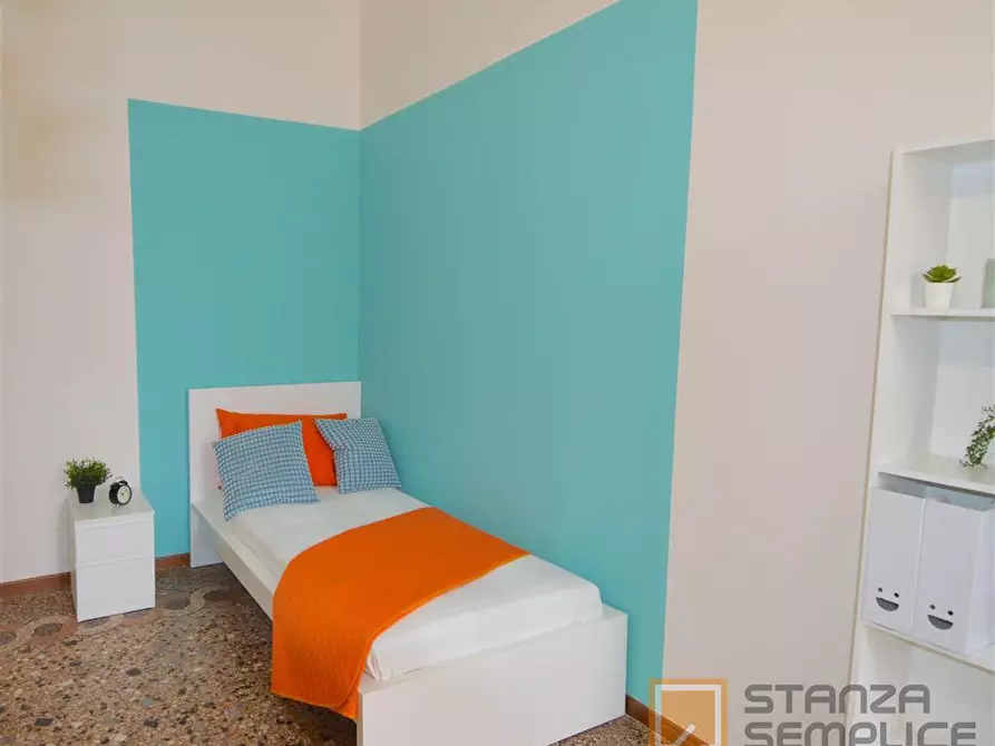 Immagine 3 di Stanza singola in affitto  in Corso Canal Grande 16 a Modena