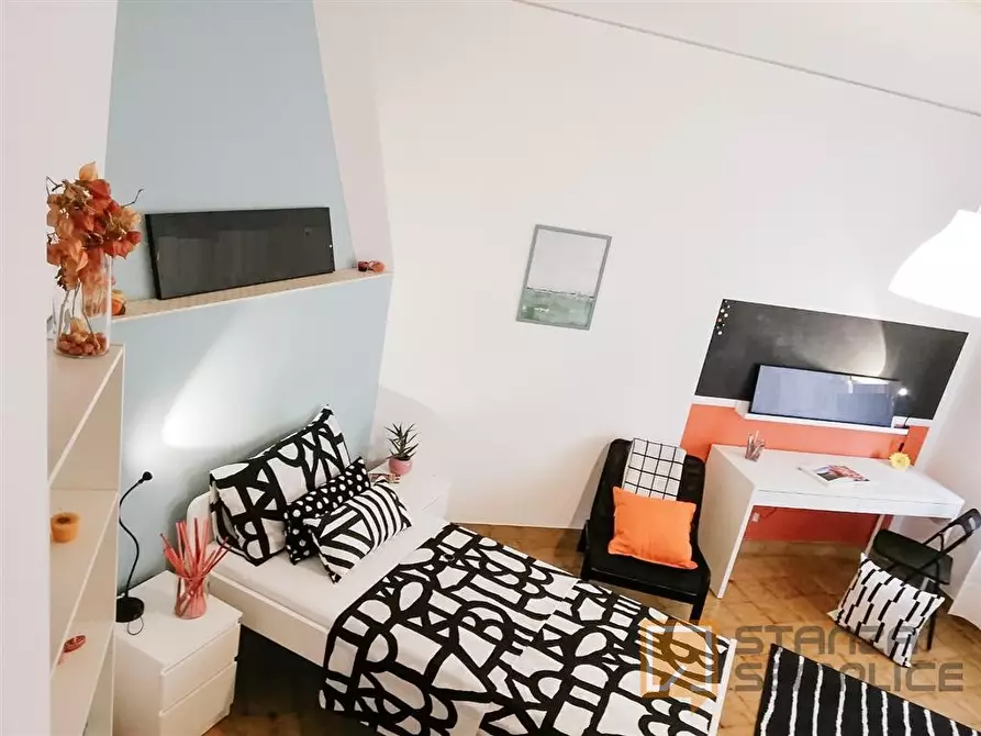 Immagine 2 di Stanza singola in affitto  in Piazza Isolo 13/A a Verona