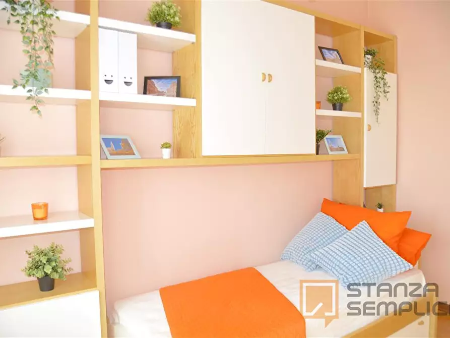 Immagine 1 di Stanza singola in affitto  in Via Vincenzi 19 a Modena