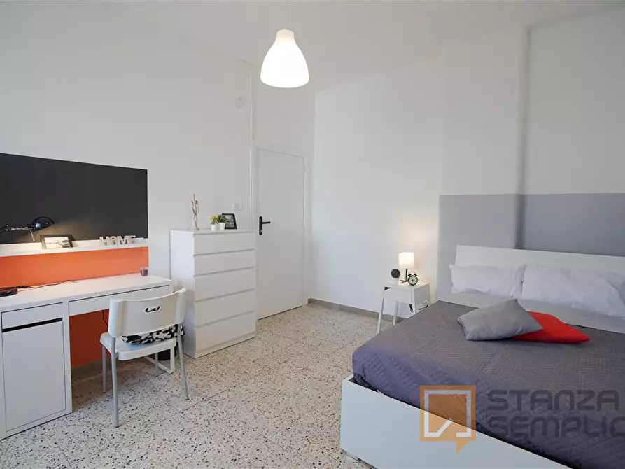 Immagine 3 di Stanza singola in affitto  in Via Colli Aminei 112  a Napoli