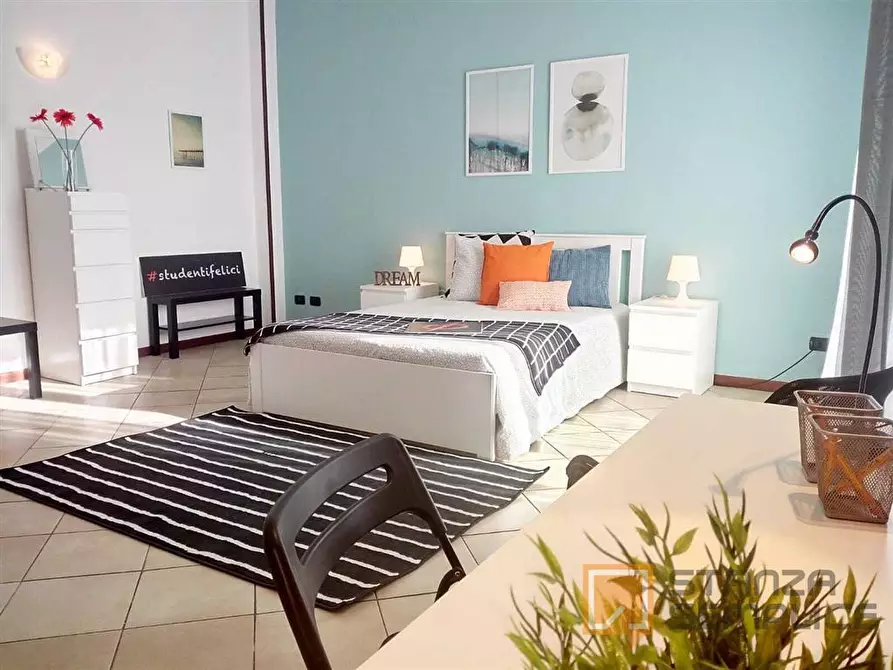 Immagine 2 di Stanza singola in affitto  in Piazzale Cesare Battisti 7 a Brescia