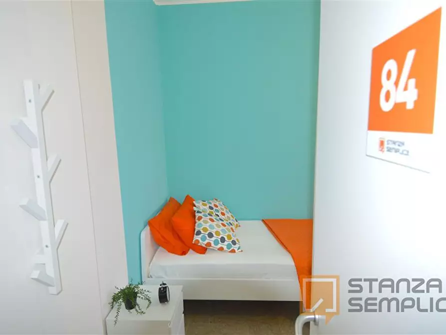 Immagine 1 di Stanza singola in affitto  in Via Emilia Est 36-50 a Modena