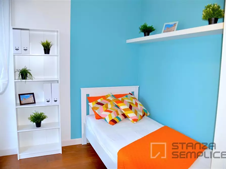 Immagine 1 di Stanza singola in affitto  in Via Ciro Menotti 52 a Modena