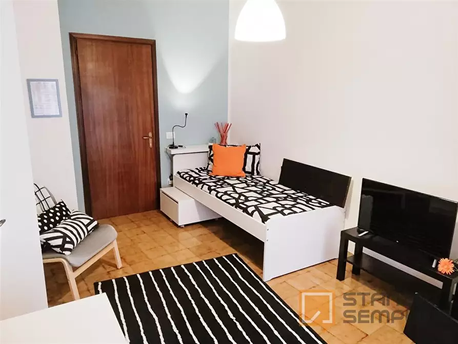 Immagine 2 di Stanza singola in affitto  in Piazza Isolo 13/A a Verona