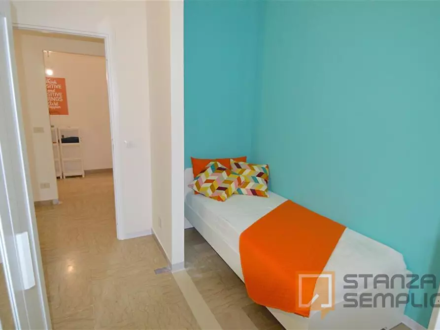 Immagine 1 di Stanza singola in affitto  in Via Emilia Est 36-50 a Modena