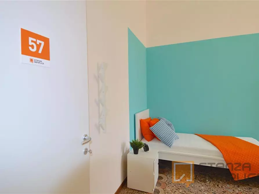 Immagine 1 di Stanza singola in affitto  in Corso Canal Grande 16 a Modena