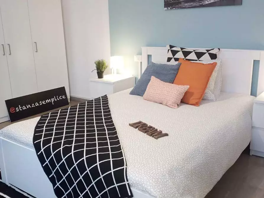 Immagine 1 di Stanza singola in affitto  in Via Rocca D'anfo 7 a Brescia