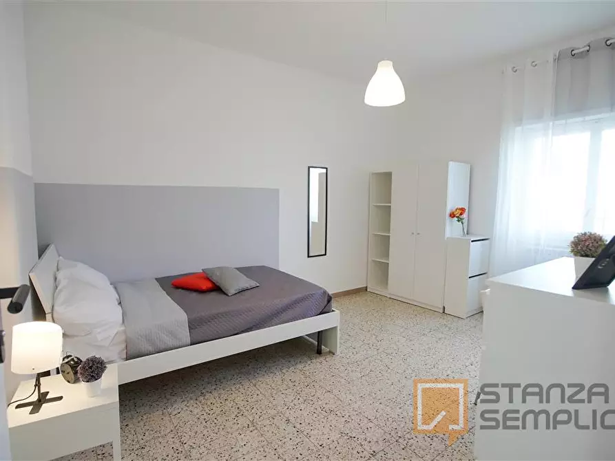 Immagine 2 di Stanza singola in affitto  in Via Colli Aminei 112  a Napoli