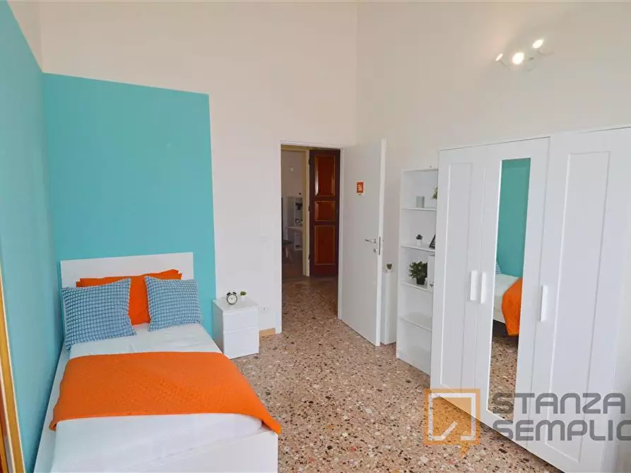 Immagine 2 di Stanza singola in affitto  in Corso Canal Grande 16 a Modena