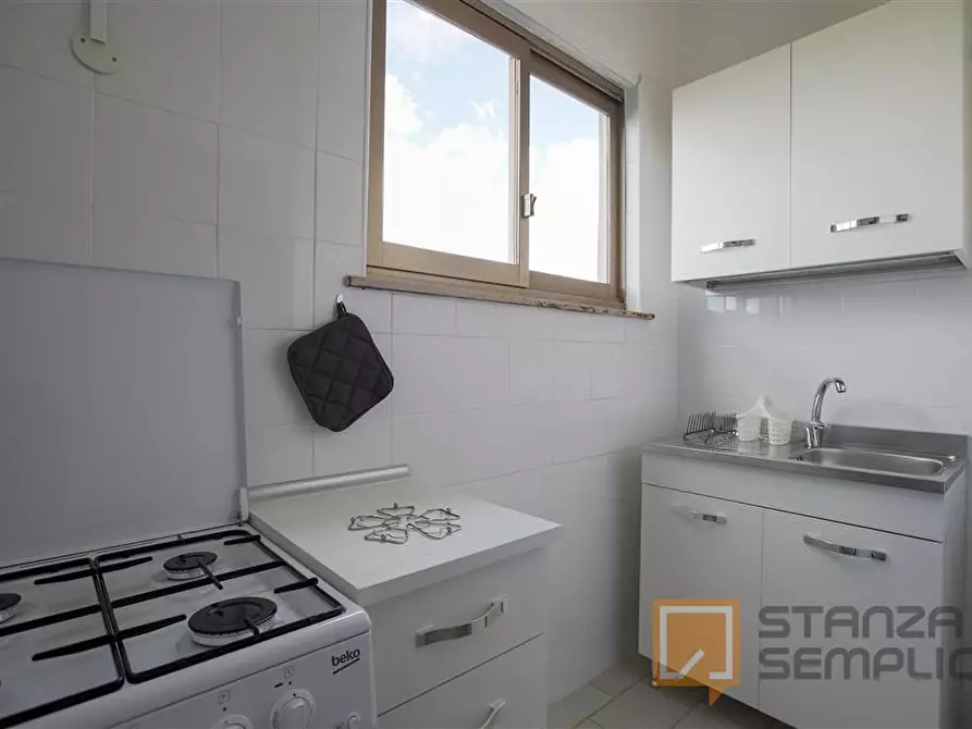 Immagine 16 di Stanza singola in affitto  in Via Colli Aminei 112  a Napoli