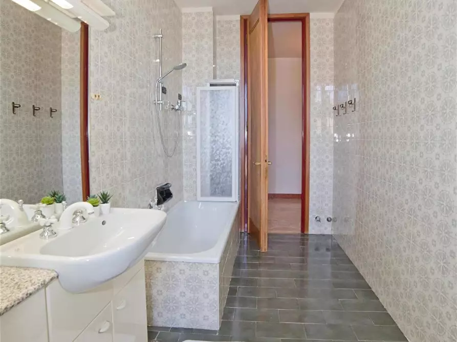 Immagine 23 di Stanza singola in affitto  in Via Belvedere 35 a Lecco