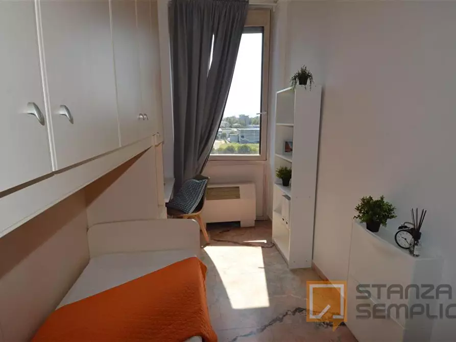 Immagine 1 di Stanza singola in affitto  in Viale Corassori 70 a Modena