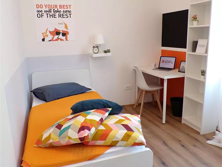 Immagine 2 di Stanza singola in affitto  in Via Edmund Mach, 6 a Trento