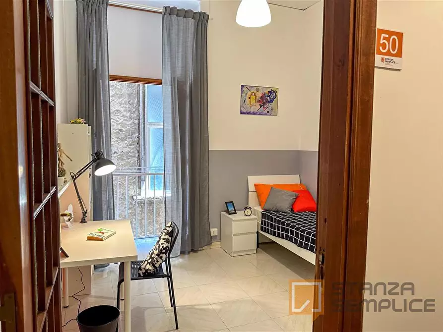 Immagine 1 di Stanza singola in affitto  in Vico Sedil Capuano 10  a Napoli