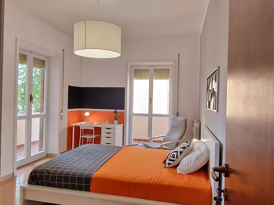 Immagine 1 di Stanza singola in affitto  in Lungotevere di Pietra Papa, 61  a Roma