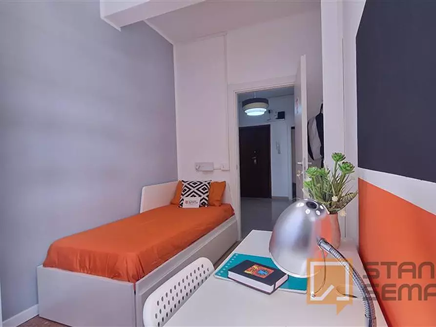 Immagine 1 di Stanza singola in affitto  in Lungotevere di Pietra Papa, 61  a Roma