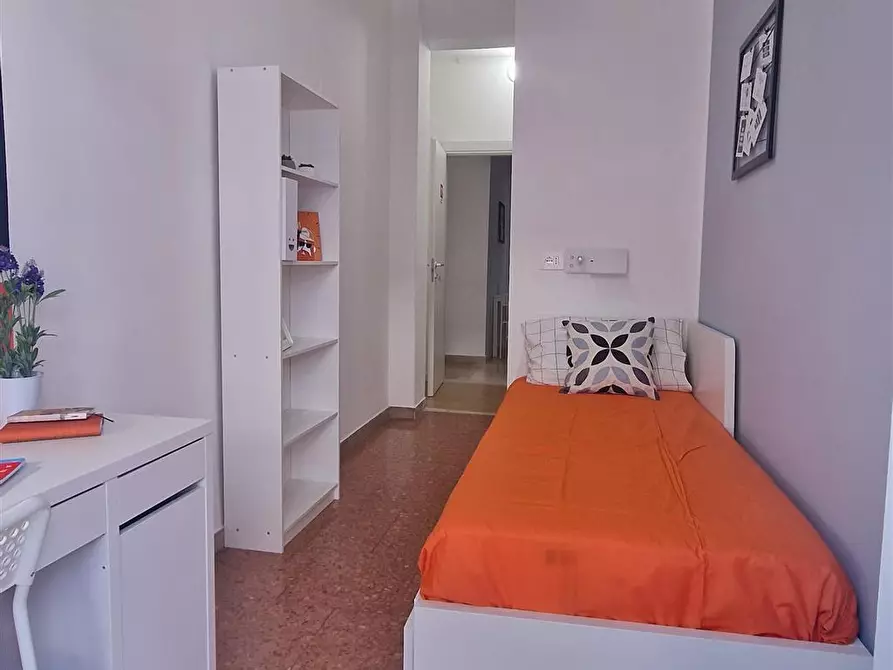 Immagine 4 di Stanza singola in affitto  in Via Lungotevere di Pietra Papa, 61  a Roma