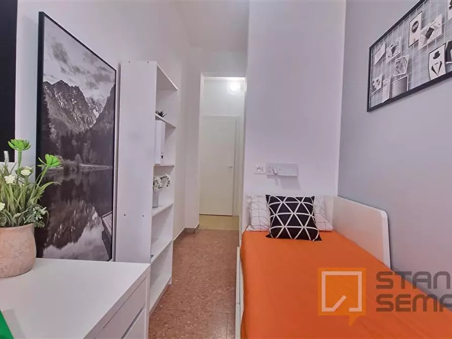 Immagine 1 di Stanza singola in affitto  in Lungotevere di Pietra Papa, 61  a Roma