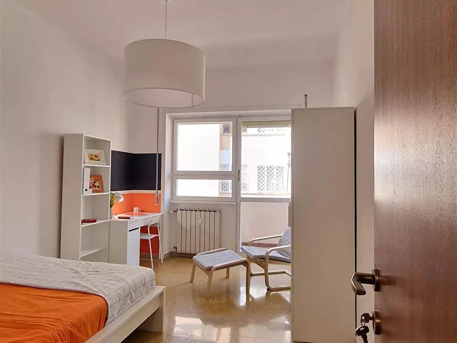 Immagine 1 di Stanza singola in affitto  in Lungotevere di Pietra Papa, 61  a Roma