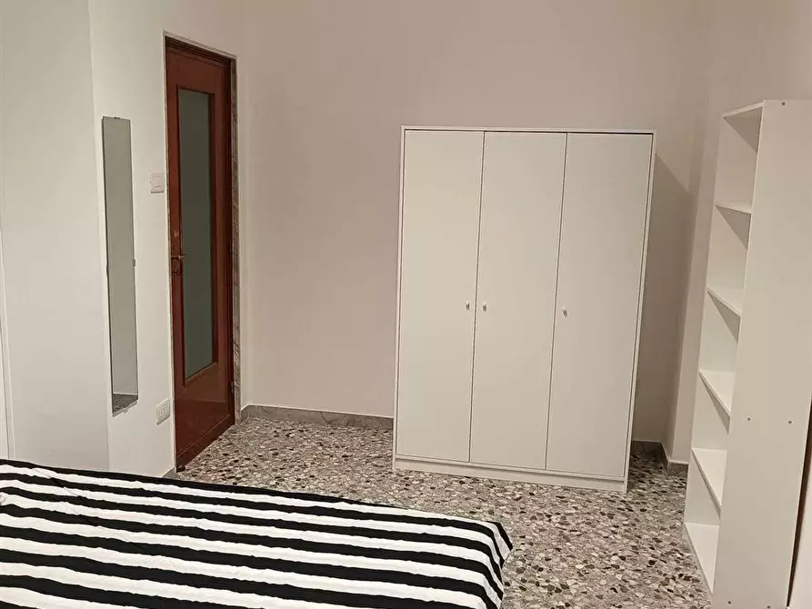 Immagine 2 di Stanza singola in affitto  in Piazza Garibaldi 6 a Bari