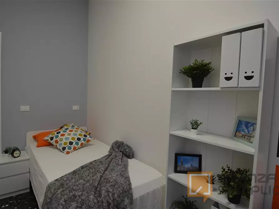 Immagine 2 di Stanza singola in affitto  in Vicolo Franco Villa 1 a Reggio Nell'emilia