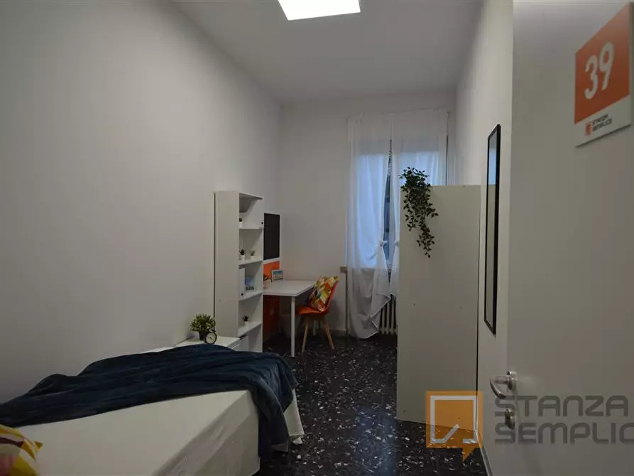 Immagine 4 di Stanza singola in affitto  in Vicolo Franco Villa 1 a Reggio Nell'emilia