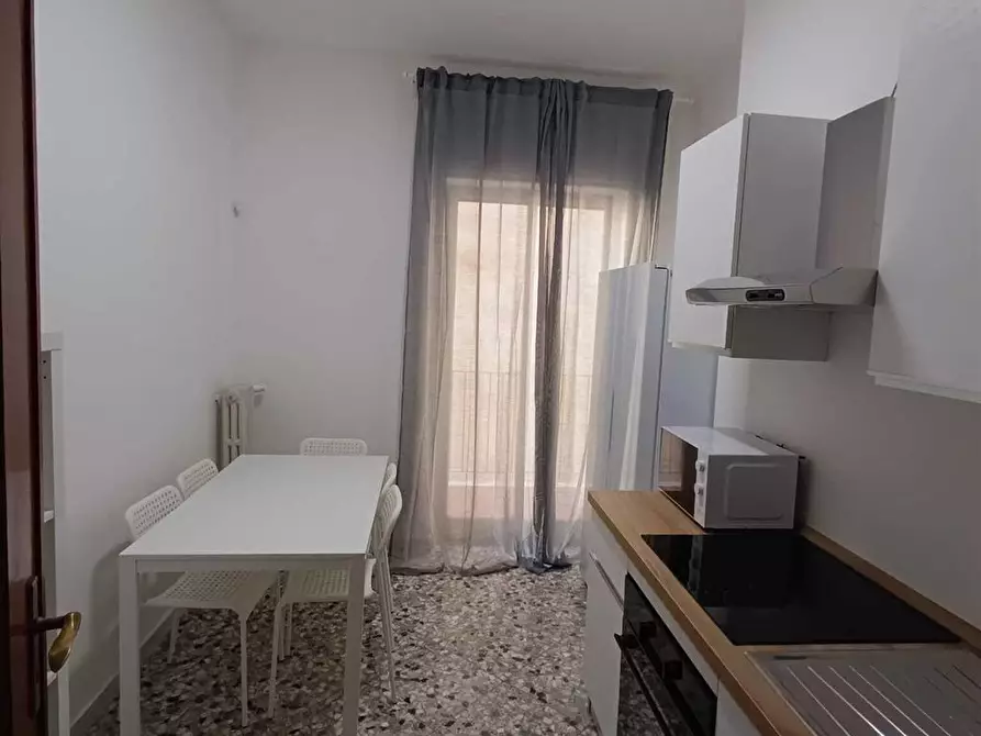 Immagine 4 di Stanza singola in affitto  in Piazza Garibaldi 6 a Bari