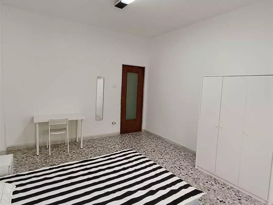 Immagine 2 di Stanza singola in affitto  in Piazza Garibaldi 6 a Bari