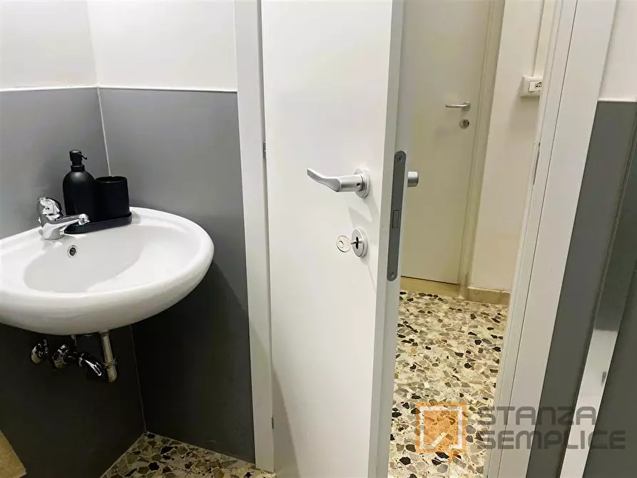 Immagine 8 di Stanza singola in affitto  in Vicolo Franco Villa 1 a Reggio Nell'emilia