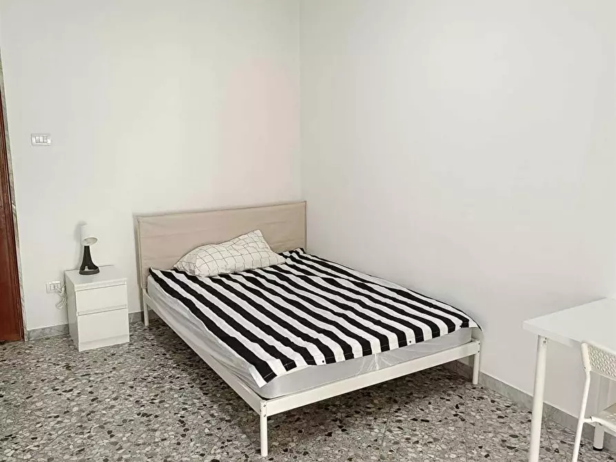 Immagine 3 di Stanza singola in affitto  in Piazza Garibaldi 6 a Bari