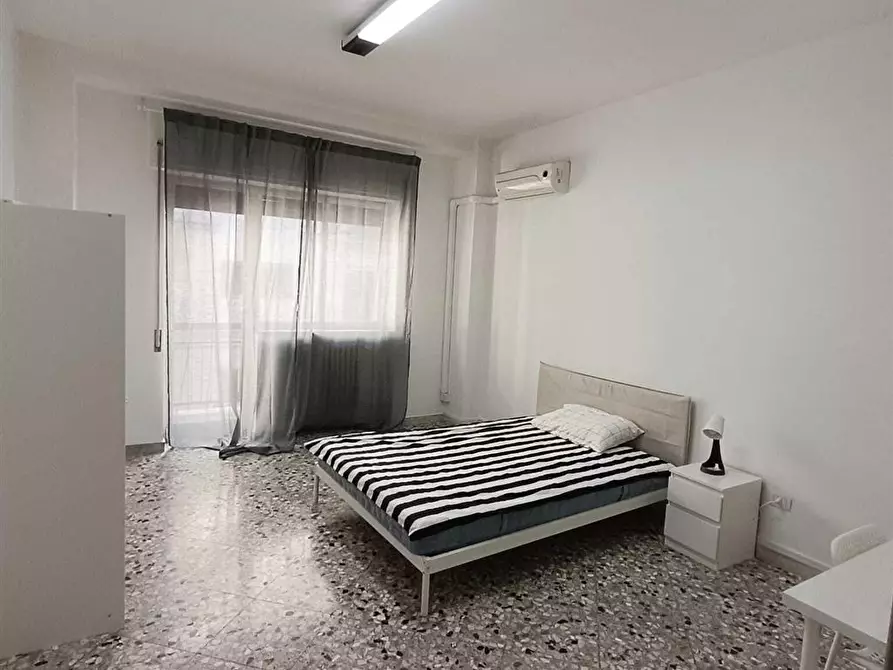 Immagine 3 di Stanza singola in affitto  in Piazza Garibaldi 6 a Bari