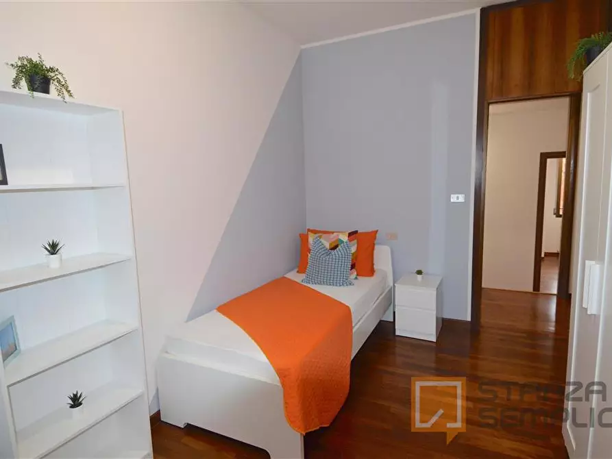 Immagine 2 di Stanza singola in affitto  in Via Giardini 111 - 2° piano a Modena