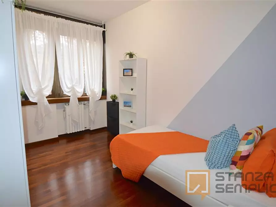 Immagine 1 di Stanza singola in affitto  in Via Giardini 111 - 2° piano a Modena