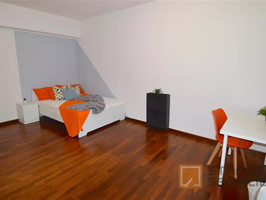 Immagine 1 di Stanza singola in affitto  in Via Giardini 111 - 2° piano a Modena