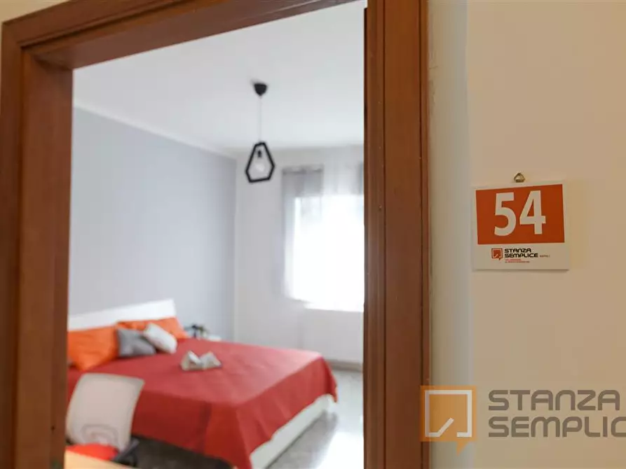 Immagine 1 di Stanza singola in affitto  in Via Bognar 43 a Pozzuoli