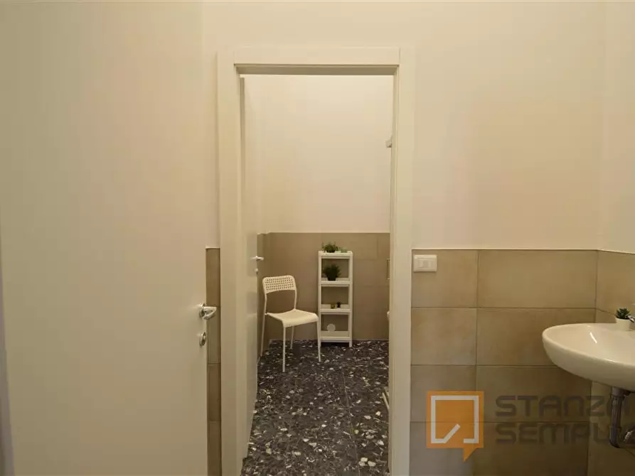 Immagine 15 di Stanza singola in affitto  in Vicolo Franco Villa 1 a Reggio Nell'emilia