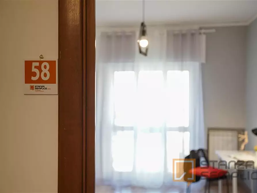 Immagine 1 di Stanza singola in affitto  in Via Pietro Castellino 141 sc. A p. 6 Int 11 a Napoli