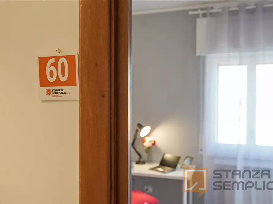 Immagine 1 di Stanza singola in affitto  in Via Pietro Castellino 141 sc. A p. 6 Int 11 a Napoli