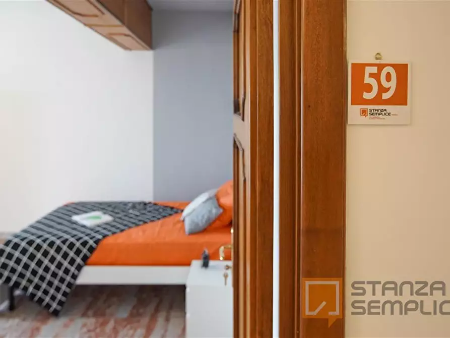 Immagine 1 di Stanza singola in affitto  in Via Pietro Castellino 141 sc. A p. 6 Int 11 a Napoli