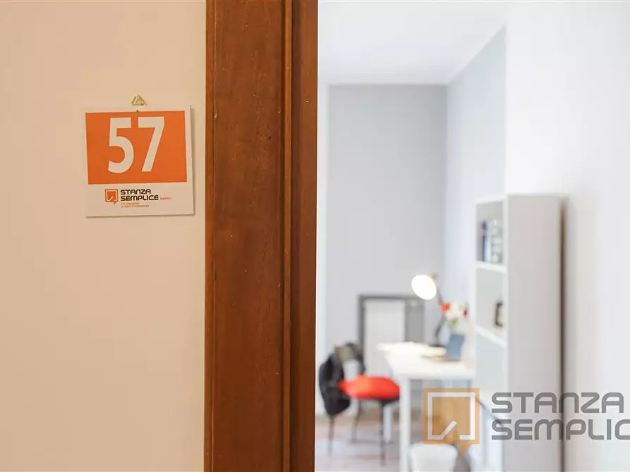 Immagine 1 di Stanza singola in affitto  in Via Pietro Castellino 141 sc. A p. 6 Int 11 a Napoli