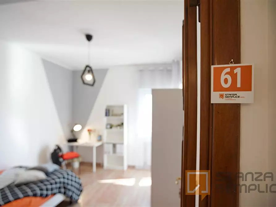 Immagine 1 di Stanza singola in affitto  in Via Pietro Castellino 141 sc. A p. 6 Int 11 a Napoli