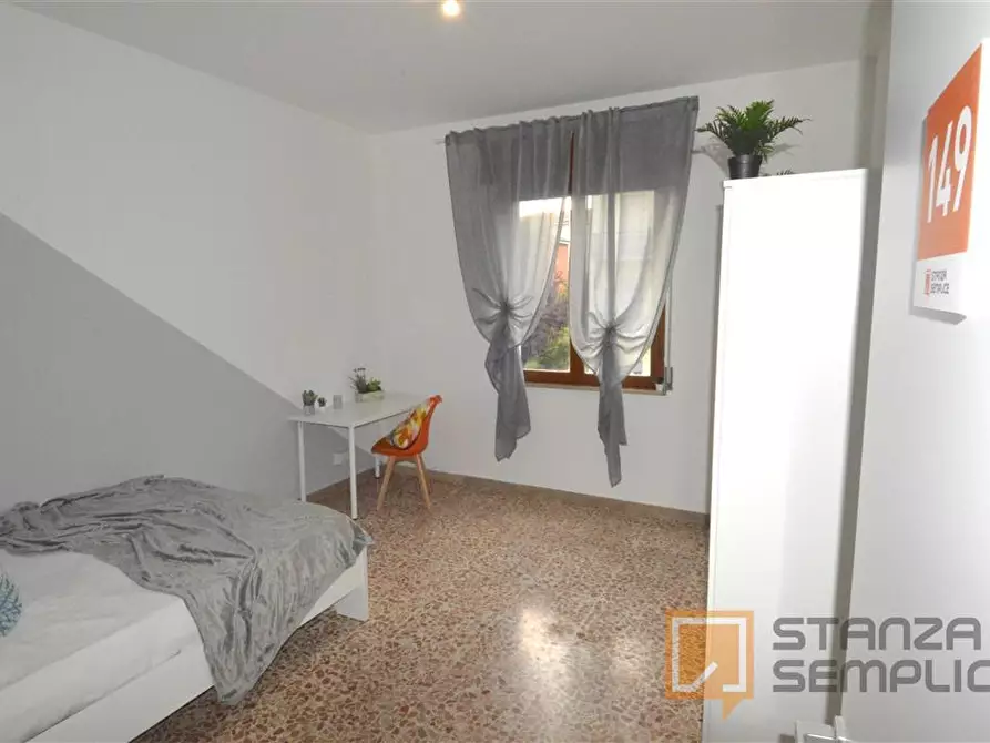 Immagine 1 di Stanza singola in affitto  in Via Zanoni 37 a Modena