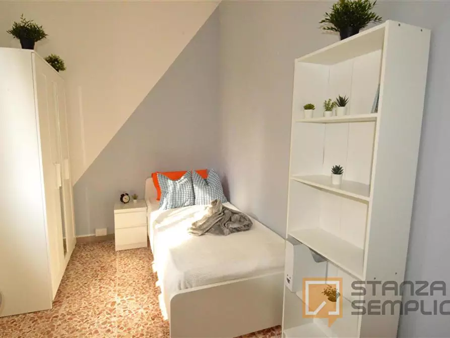 Immagine 2 di Stanza singola in affitto  in Via Zanoni 37 a Modena