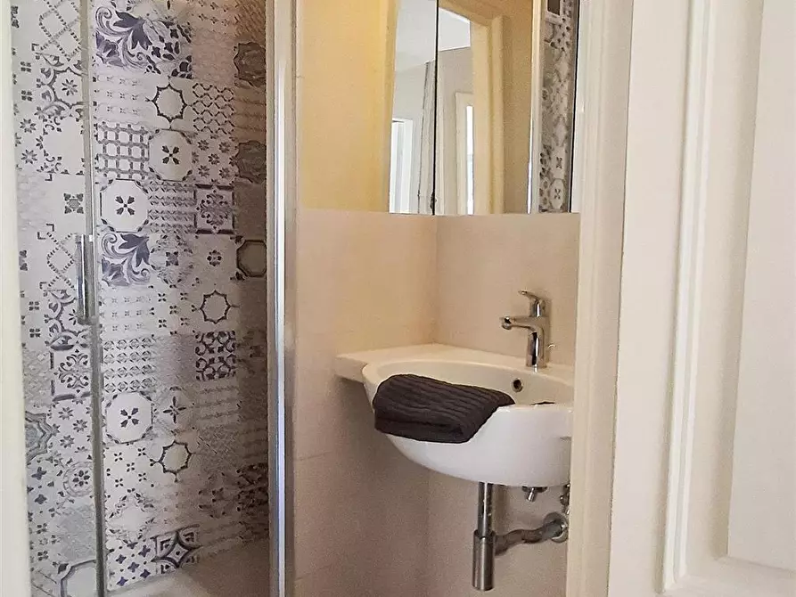 Immagine 5 di Stanza singola in affitto  in Via VIA ANTON CROCCO 8/13 a Genova