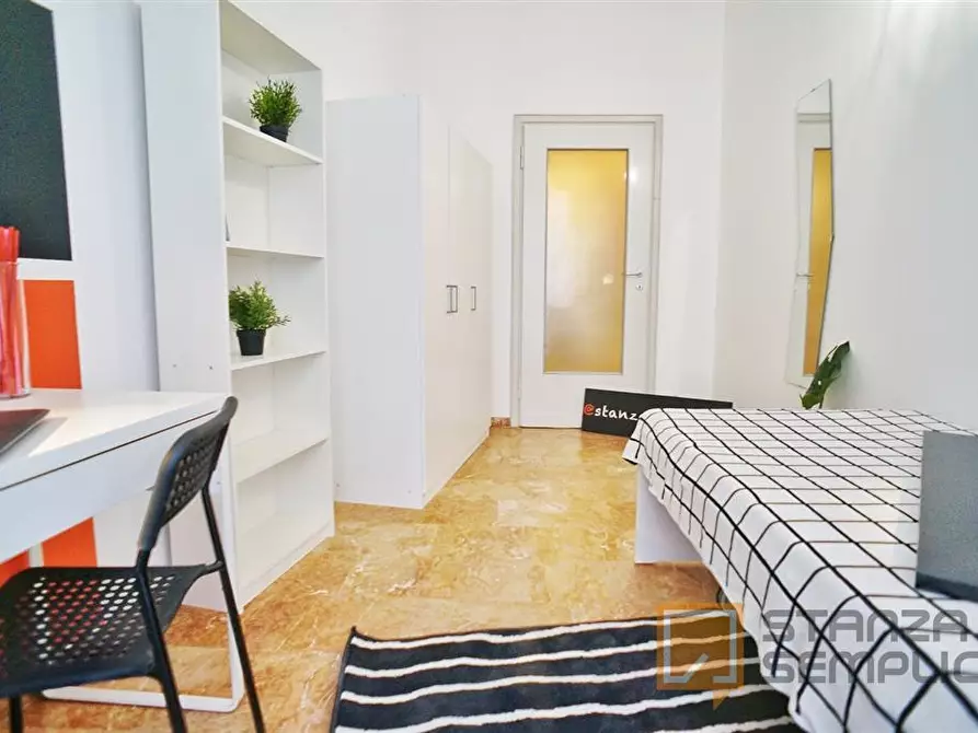 Immagine 1 di Stanza singola in affitto  in Via Corridoni 6 a Milano