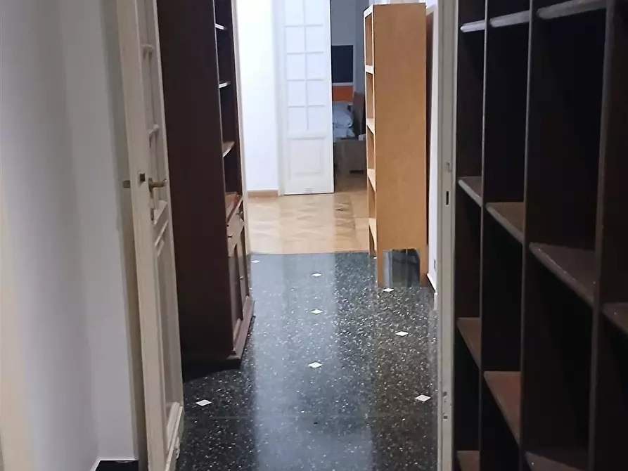 Immagine 11 di Stanza singola in affitto  in Corso MAGENTA 1 /5 a Genova