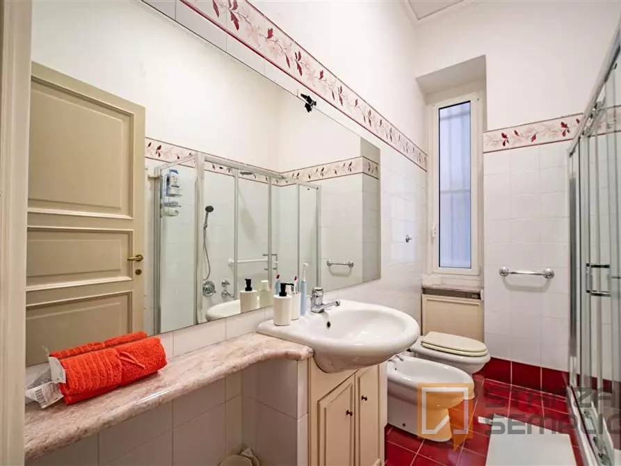 Immagine 12 di Stanza singola in affitto  in Corso MAGENTA 1 /5 a Genova