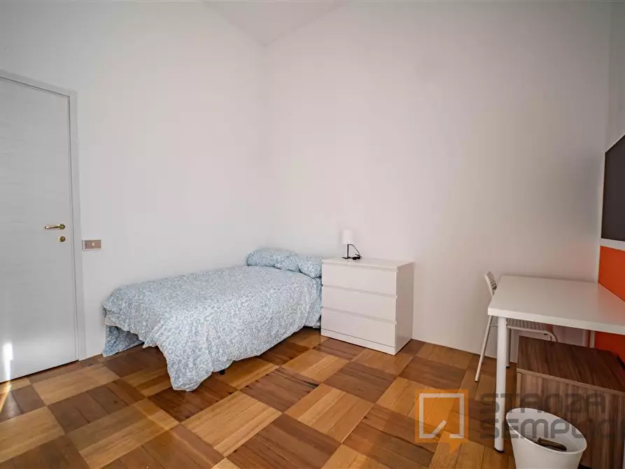 Immagine 16 di Stanza singola in affitto  in Corso MAGENTA 1 /5 a Genova