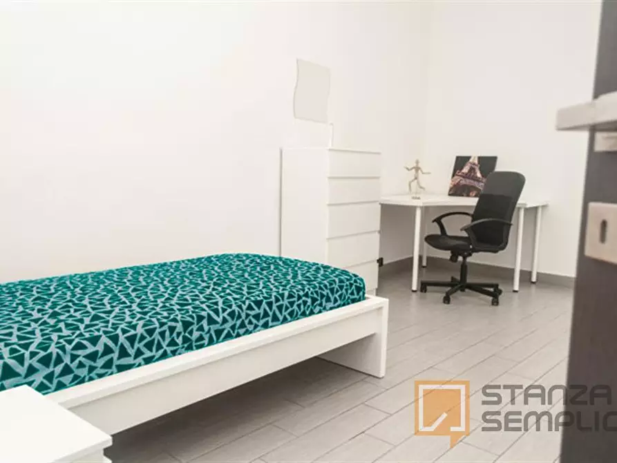 Immagine 2 di Stanza singola in affitto  in Via Romolo Gessi 17 a Torino
